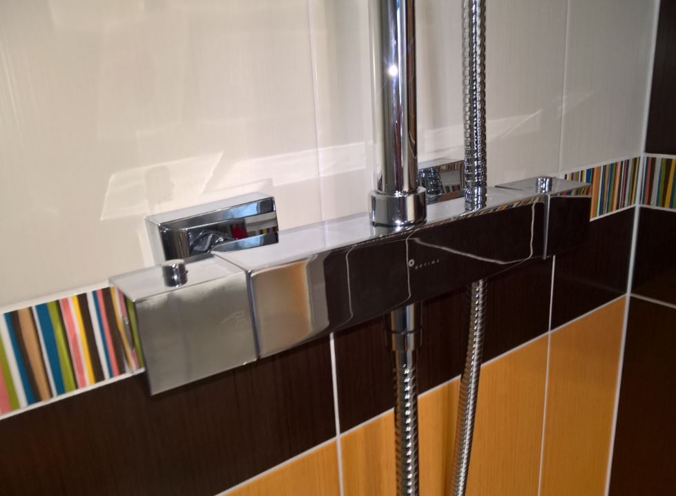 Sprchový systém Optima Optima s termostatickou baterií chrom OPTIMASSTH